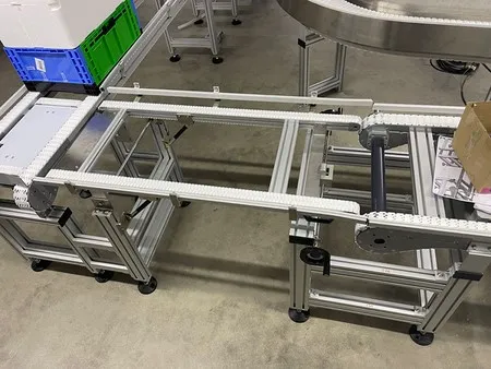 Конвейер с разнонаправленными рядами