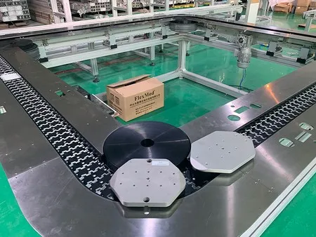 Одноручьевой пластинчатый конвейер для паллет