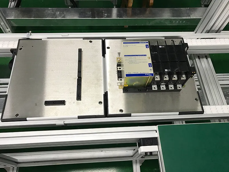 Двухручьевой пластинчатый конвейер для паллет