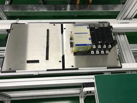 Двухручьевой пластинчатый конвейер для паллет