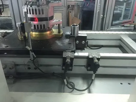 Двухручьевой пластинчатый конвейер для паллет