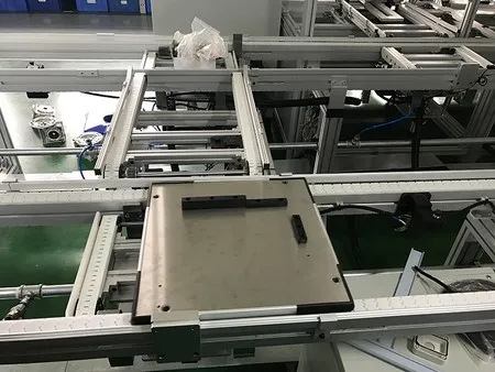 Двухручьевой пластинчатый конвейер для паллет