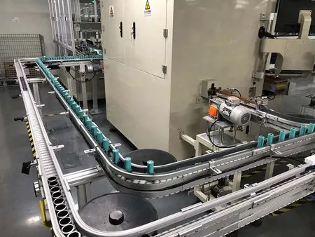 Одноручьевой пластинчатый конвейер для паллет