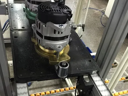 Двухручьевой пластинчатый конвейер для паллет